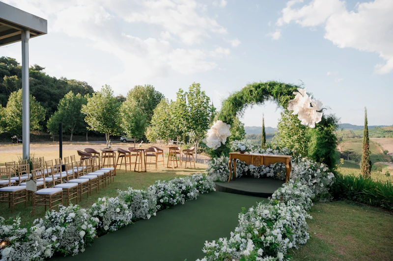 결혼 꿈 해몽 14가지: 결혼식을 보는 꿈, 결혼식 하객 복장 여자 꿈 길흉화복 완전정복